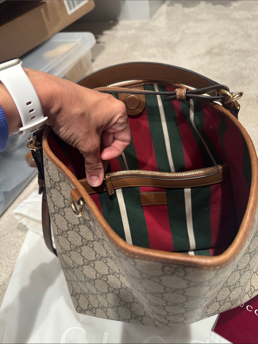 Authentic Gucci Beige GG Canvas Medium Bucket Bag with Chestnut Trim - Picture 15 of 16
